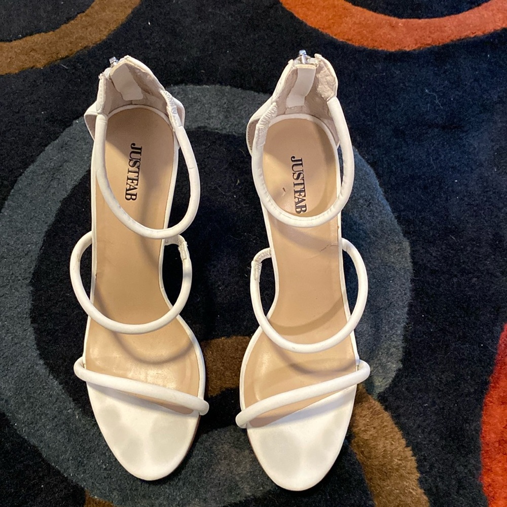 Strappy off white 4 “ heel preloved great condition original lifts back zipper